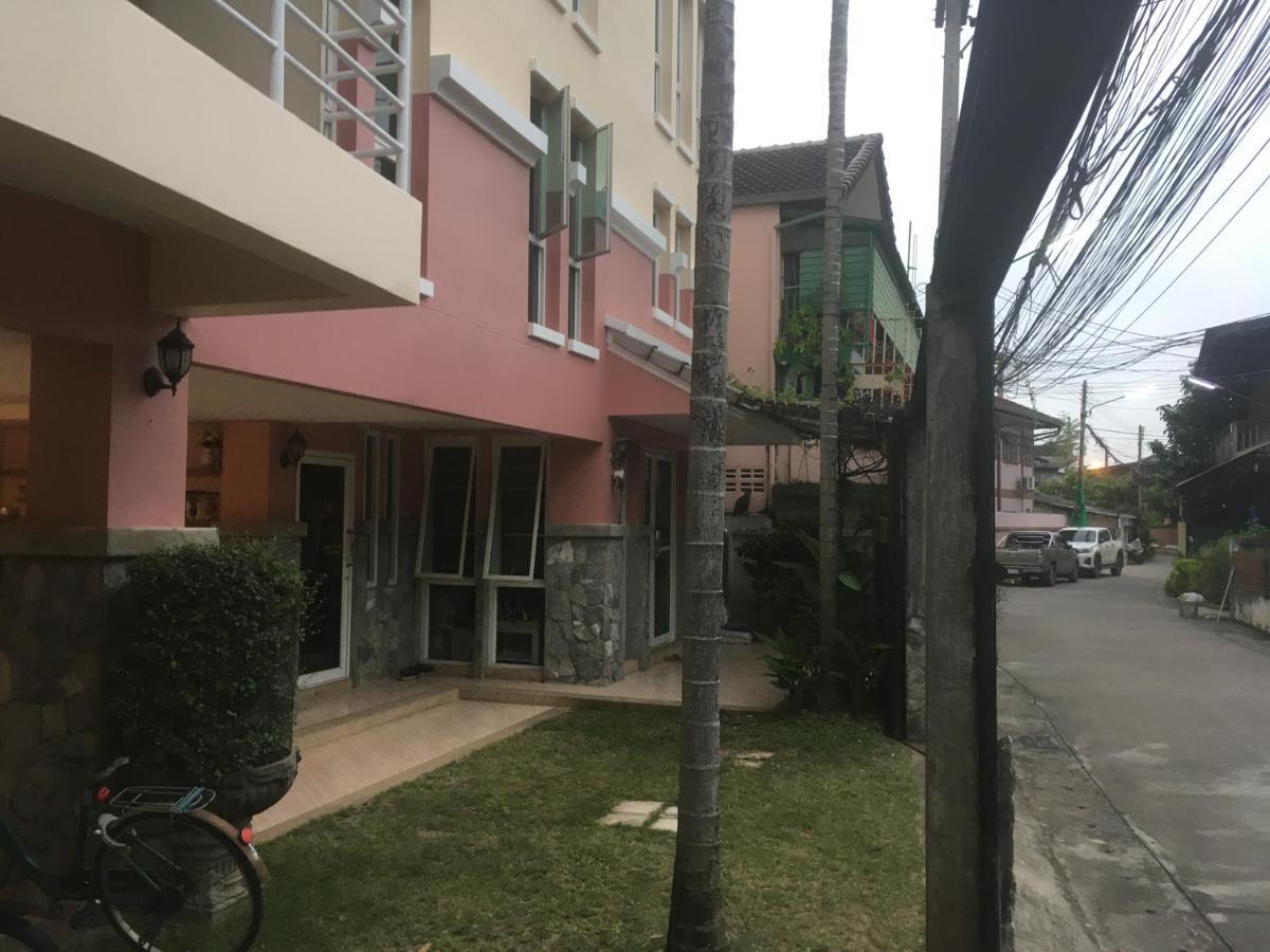 Triple Palms House Hotel Chiang Mai Buitenkant foto