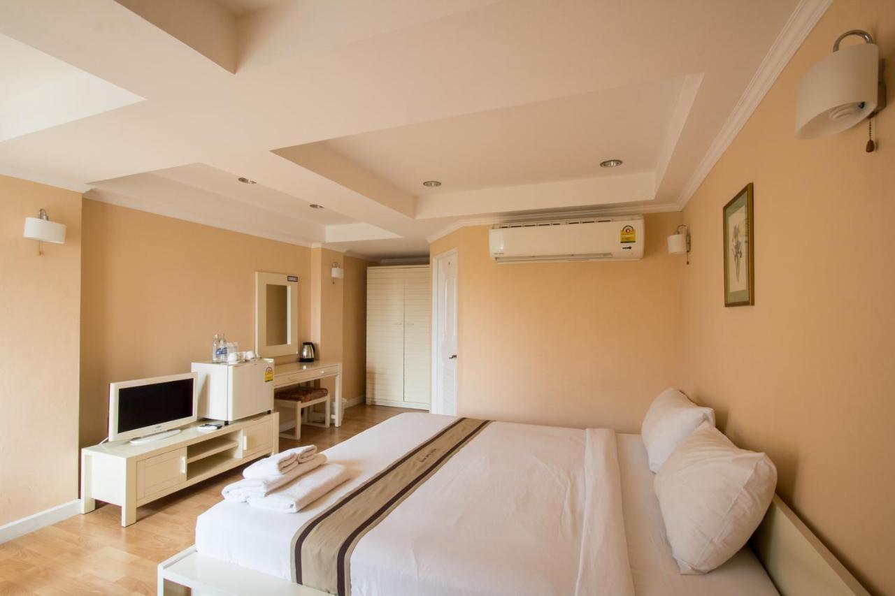 Triple Palms House Hotel Chiang Mai Buitenkant foto