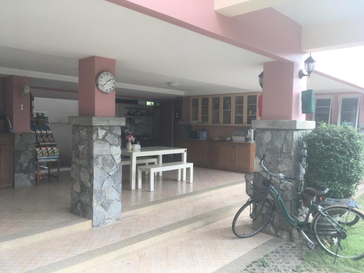 Triple Palms House Hotel Chiang Mai Buitenkant foto