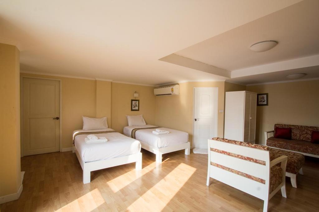 Triple Palms House Hotel Chiang Mai Buitenkant foto