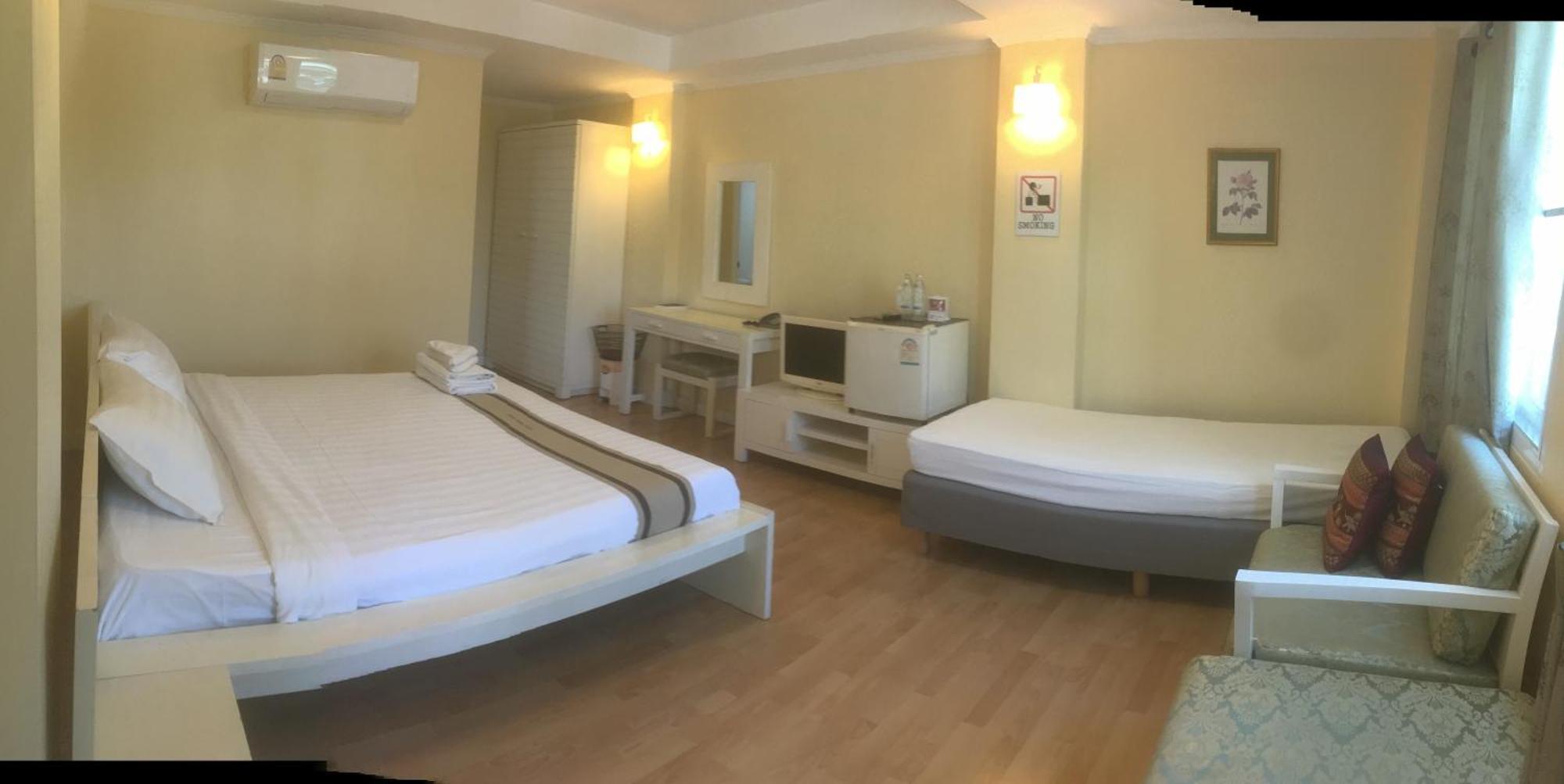 Triple Palms House Hotel Chiang Mai Buitenkant foto
